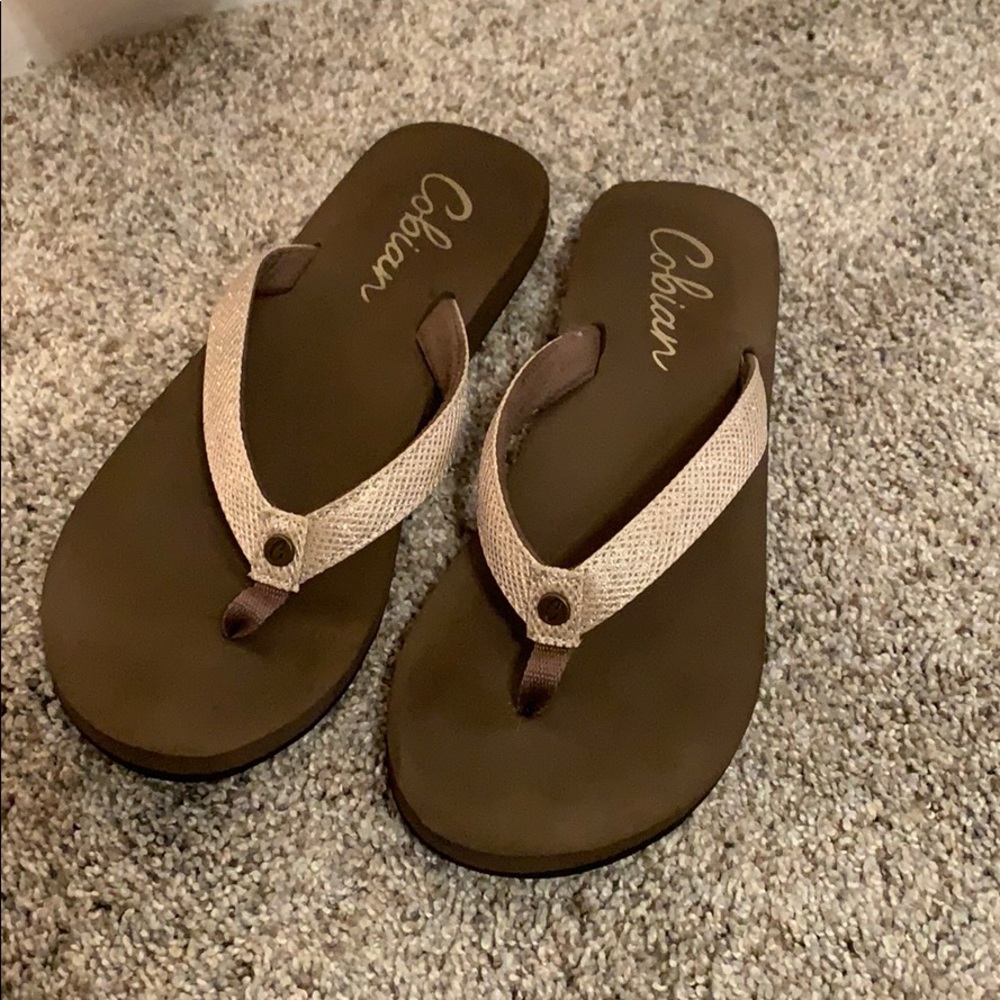 Brown Sandals/Flops